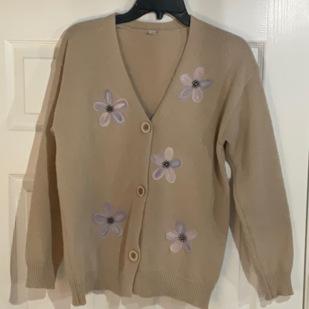 Tan button Cardigan with Floral appliqué purple daisy Details size Small